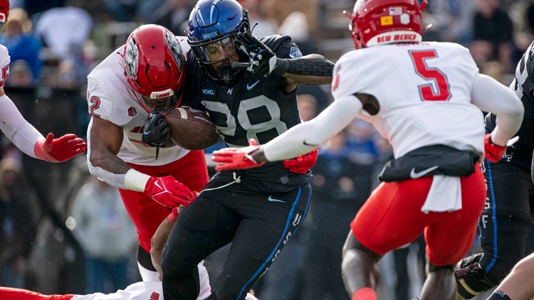 Roberts, Daniels lead way as Air Force football runs over New Mexico