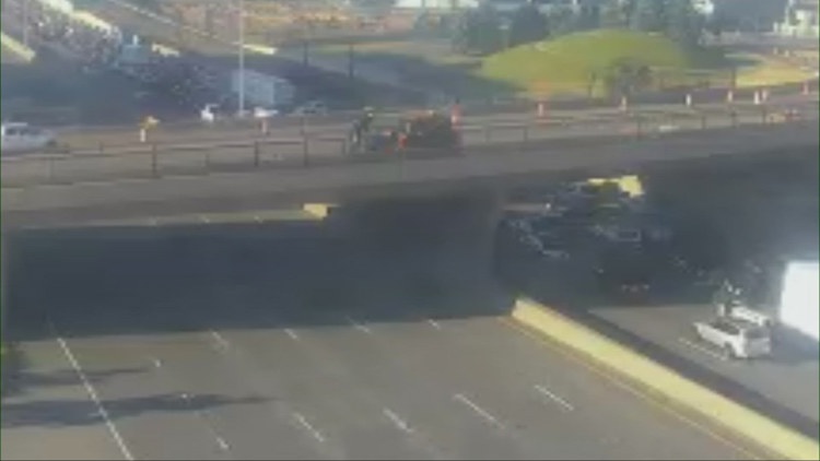 Southbound I-25 closed in Greenwood Village due to crash