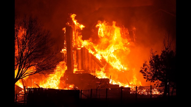 Gambar AP memberikan sekilas kehancuran yang disebabkan oleh Marshall Fire di Boulder County