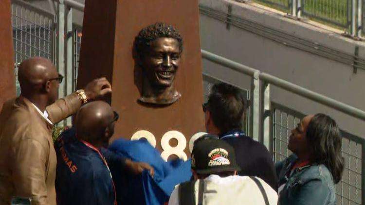 Late Georgia Tech great Demaryius Thomas officially inducted into Broncos Ring of Fame as his pillar unveiled