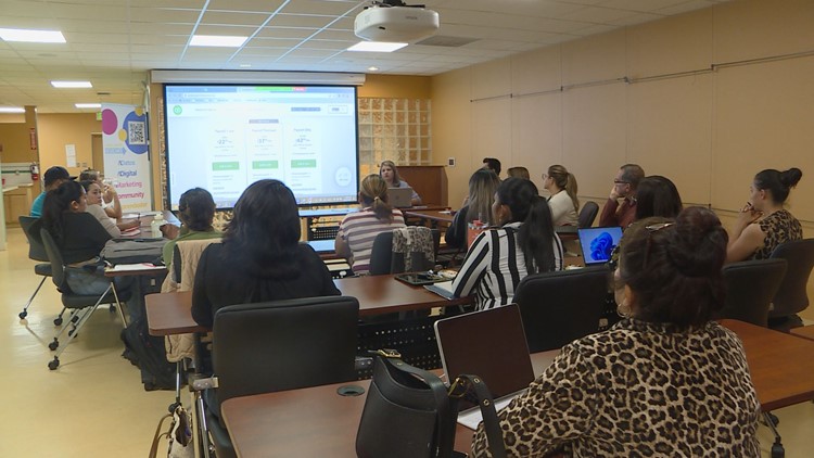 Workshop helps Spanish-speaking entrepreneurs learn business accounting program