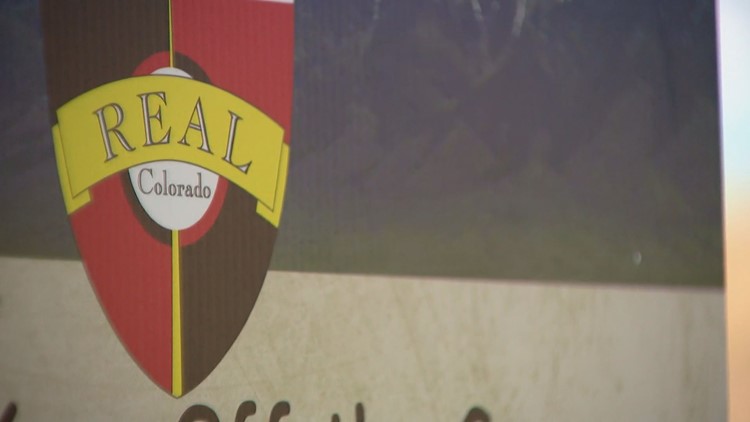 Arrestan a segundo entrenador de fútbol juvenil de Colorado por cargos de pornografía infantil