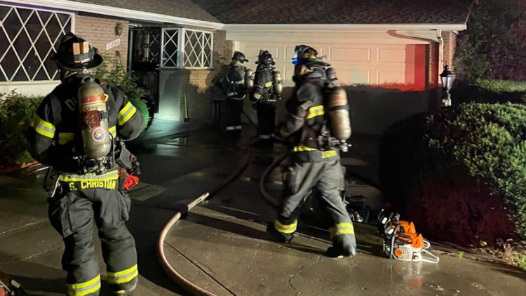 2 killed in early morning house fire