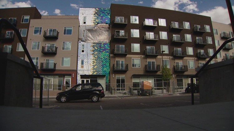 Former residents of Aurora apartment complex report burglaries