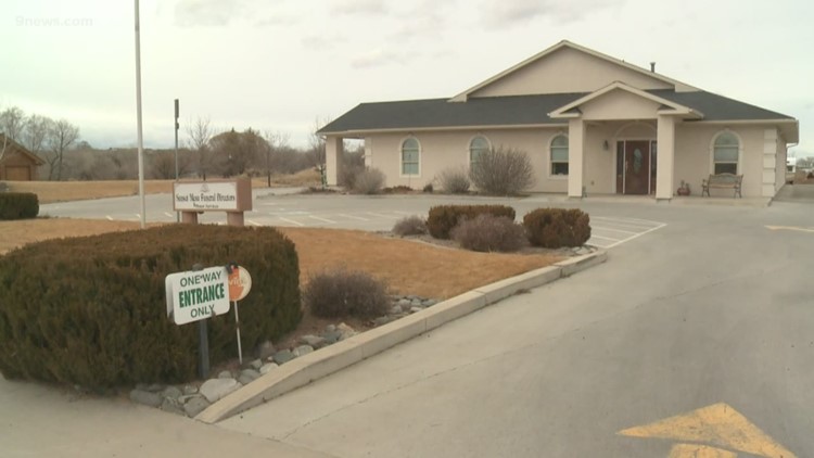 2 operadoras de una funeraria de Colorado se declaran culpables en caso relacionado a la venta de cadáveres