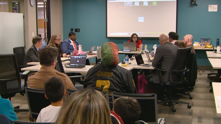 La junta escolar de Denver rechaza plan para cerrar escuelas