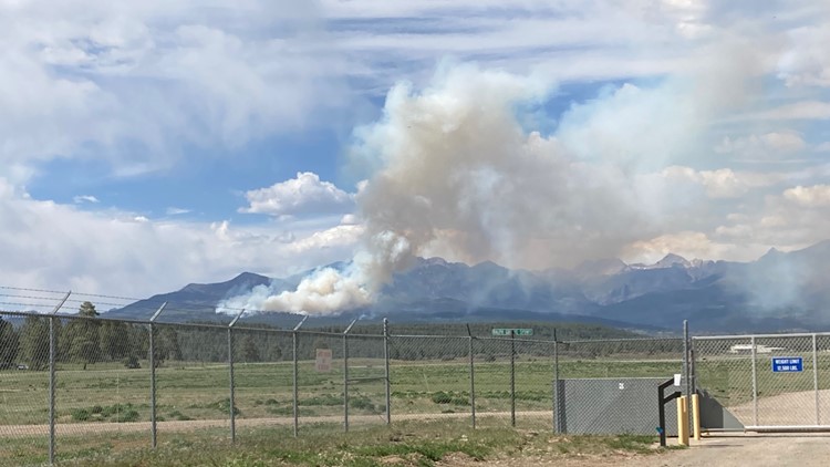 Api Plumtaw membakar barat laut Pagosa Springs
