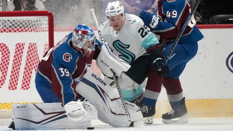 Kuhlman scores tiebreaking goal, Kraken beat Avs 3-2
