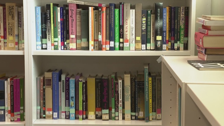 Judge orders Colorado school district to return removed books to libraries