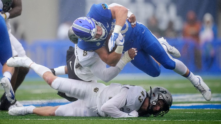 Roberts scores 3 TDs, Air Force routs Colorado 41-10