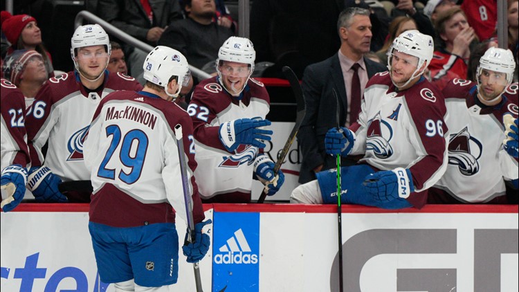 Makar, MacKinnon score, short-handed Avalanche beat Capitals