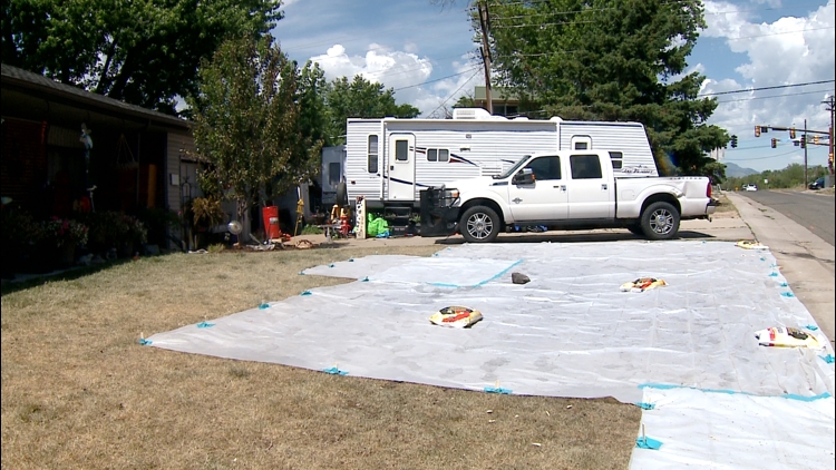 Homeowner reacts to plane crashing in front lawn