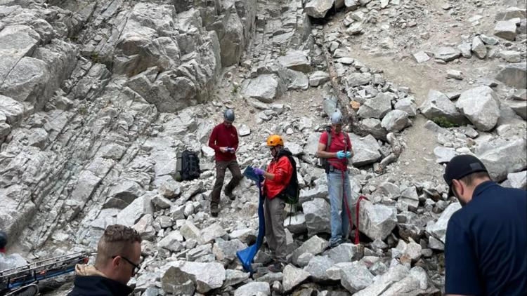 Aurora man dies after falling 100 feet during hike