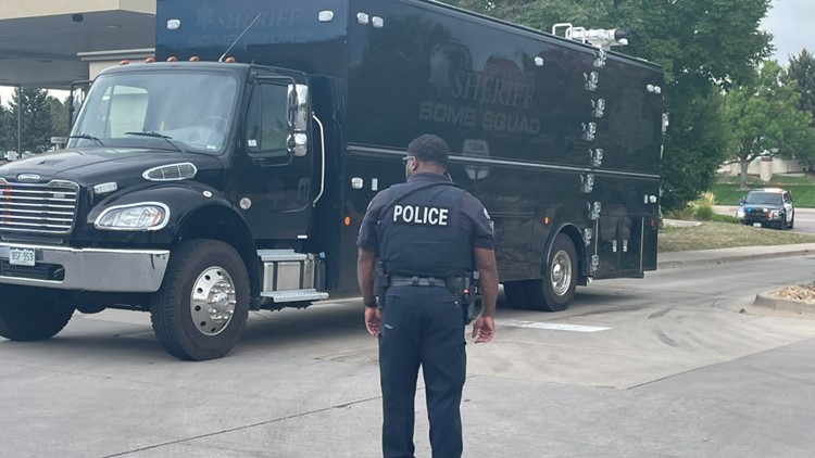 Police disable pipe bomb outside Safeway in Littleton