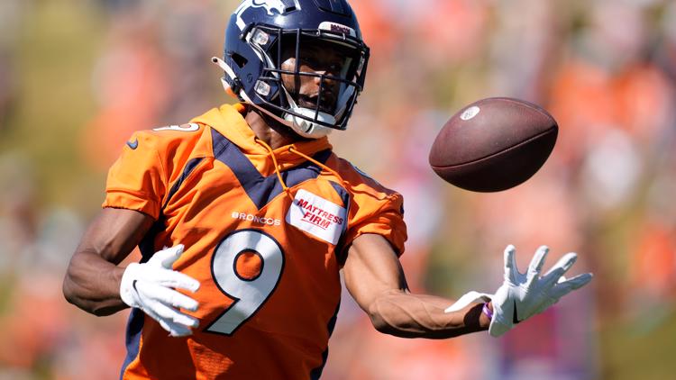 Broncos promote Kendall Hinton, Netane Muti from practice squad