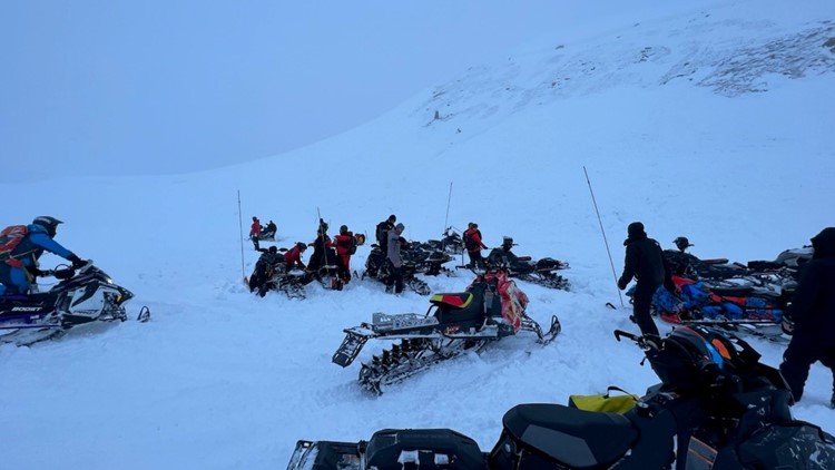 2 snowmobilers killed in avalanche near Winter Park