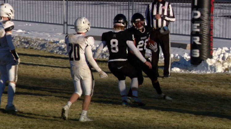 Roosevelt moves on to 3A football semifinals after handling Evergreen