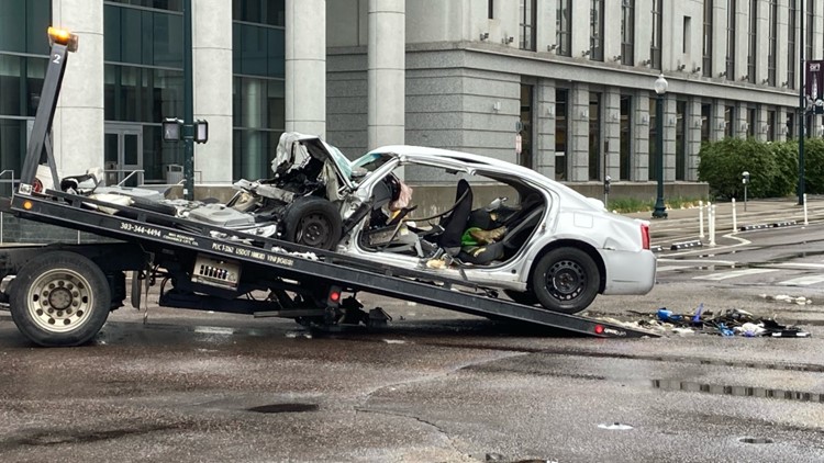 Polisi Denver mengejar tersangka penculikan yang menabrak bus