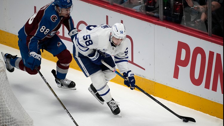 Michael Bunting scores 2, Maple Leafs top Avalanche 6-2