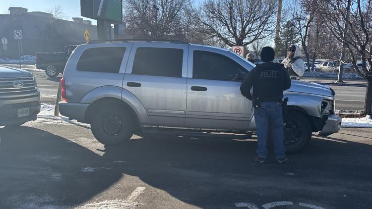 Un hombre fue arrestado por agentes de inmigración tras dejar a su hijo en una escuela primaria en Loveland