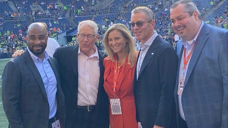 Walton, Penners attend first game as Broncos owners
