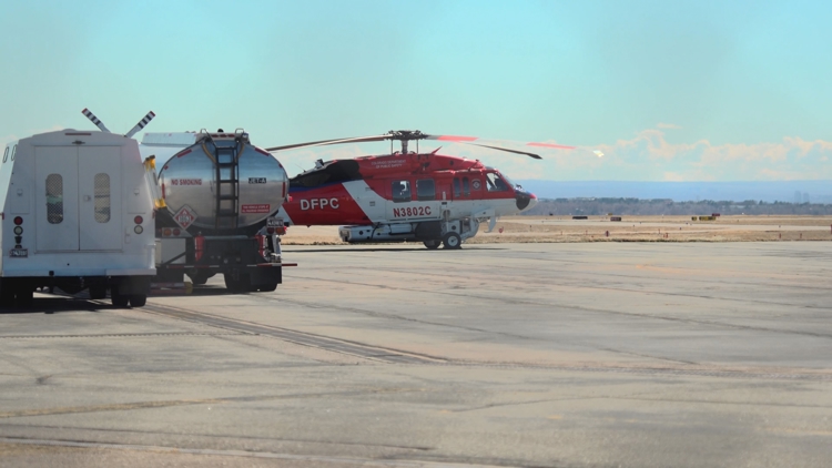 Wind grounds Colorado’s $25M Firehawk while 50-year-old federal helicopter fights fire in Douglas County