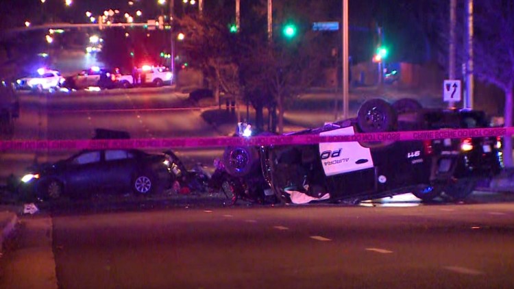 Petugas Aurora terluka, pengemudi lainnya tewas, dalam kecelakaan terguling