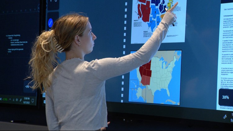 DU students experience the classroom of the future