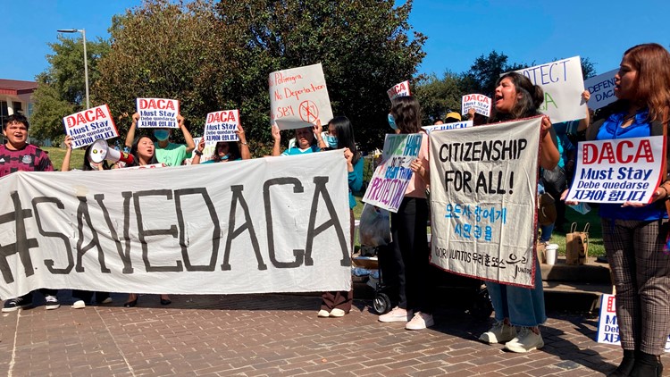 Juez dictamina que el nuevo programa de DACA puede continuar temporalmente