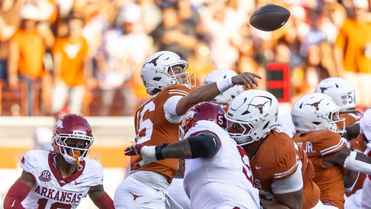 Manning accounts for 6 touchdowns as Longhorns top Arkansas in high-scoring affair
