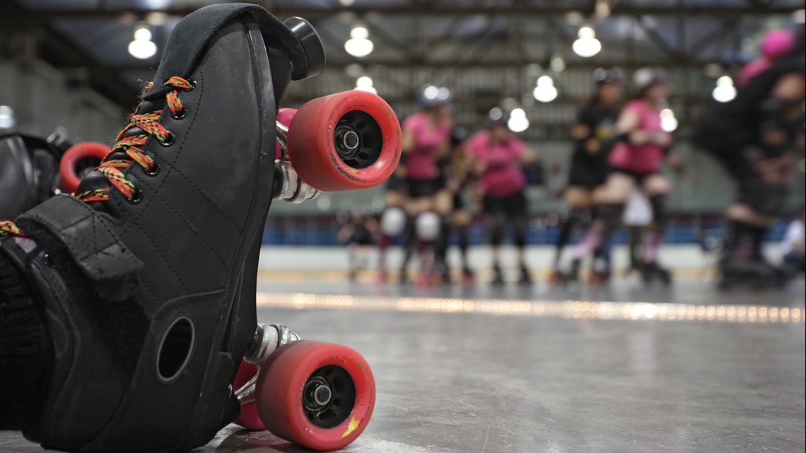 Quad City Rollers teaching the basics of roller derby - Vimarsana News