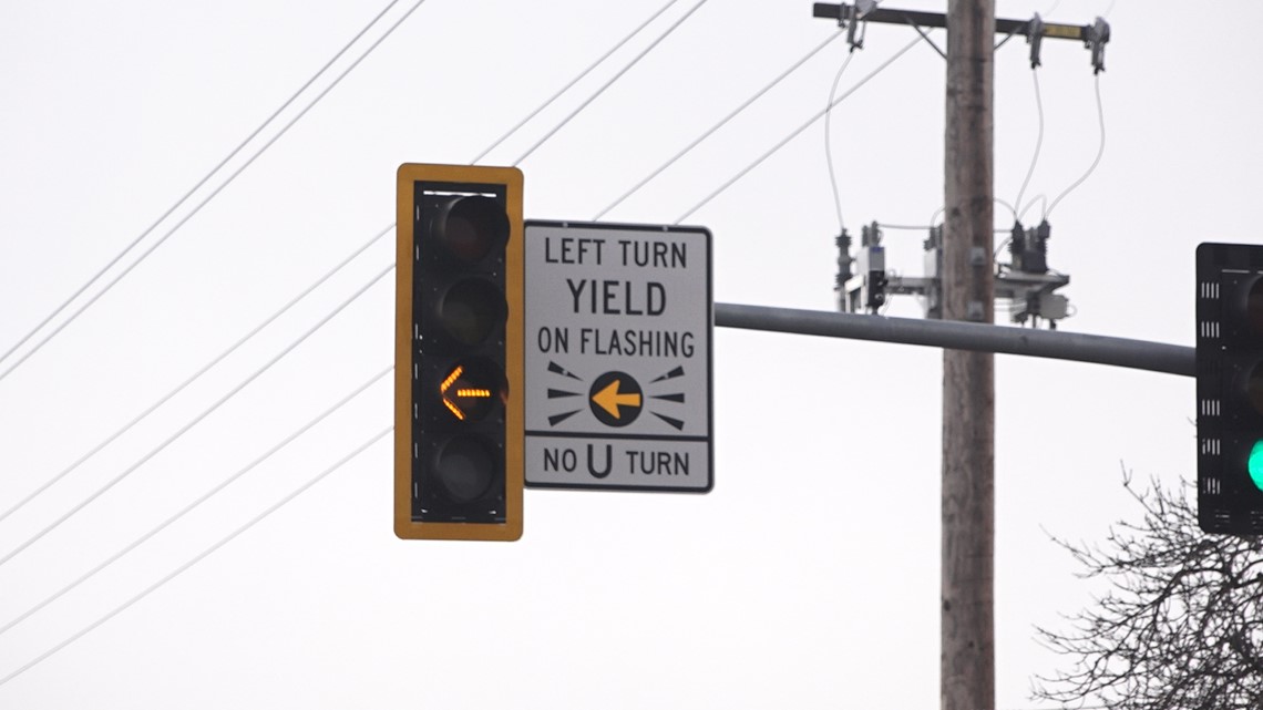 You turn left and it is. Left turn Signal. Город для отработки turn left turn right. Traffic Flow. Stop Light.