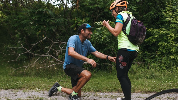 Connecticut runner finishes 3,000-mile journey in Maine with a proposal