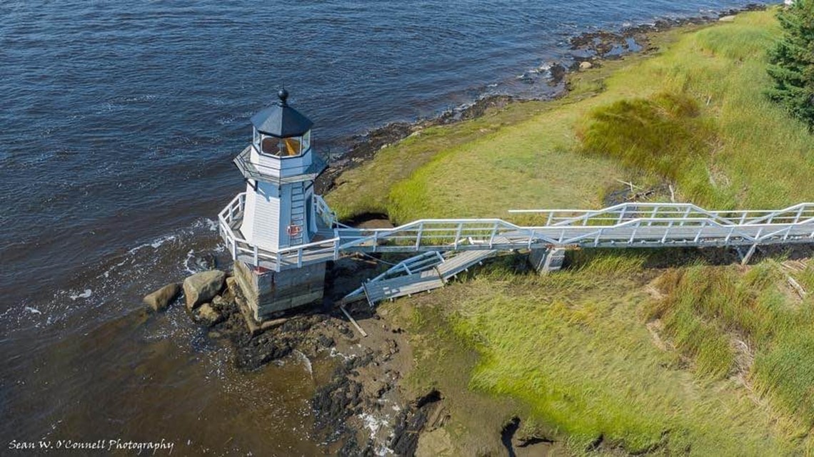 Doubling Point Lighthouse bridge collapses, injuring several - Vimarsana News