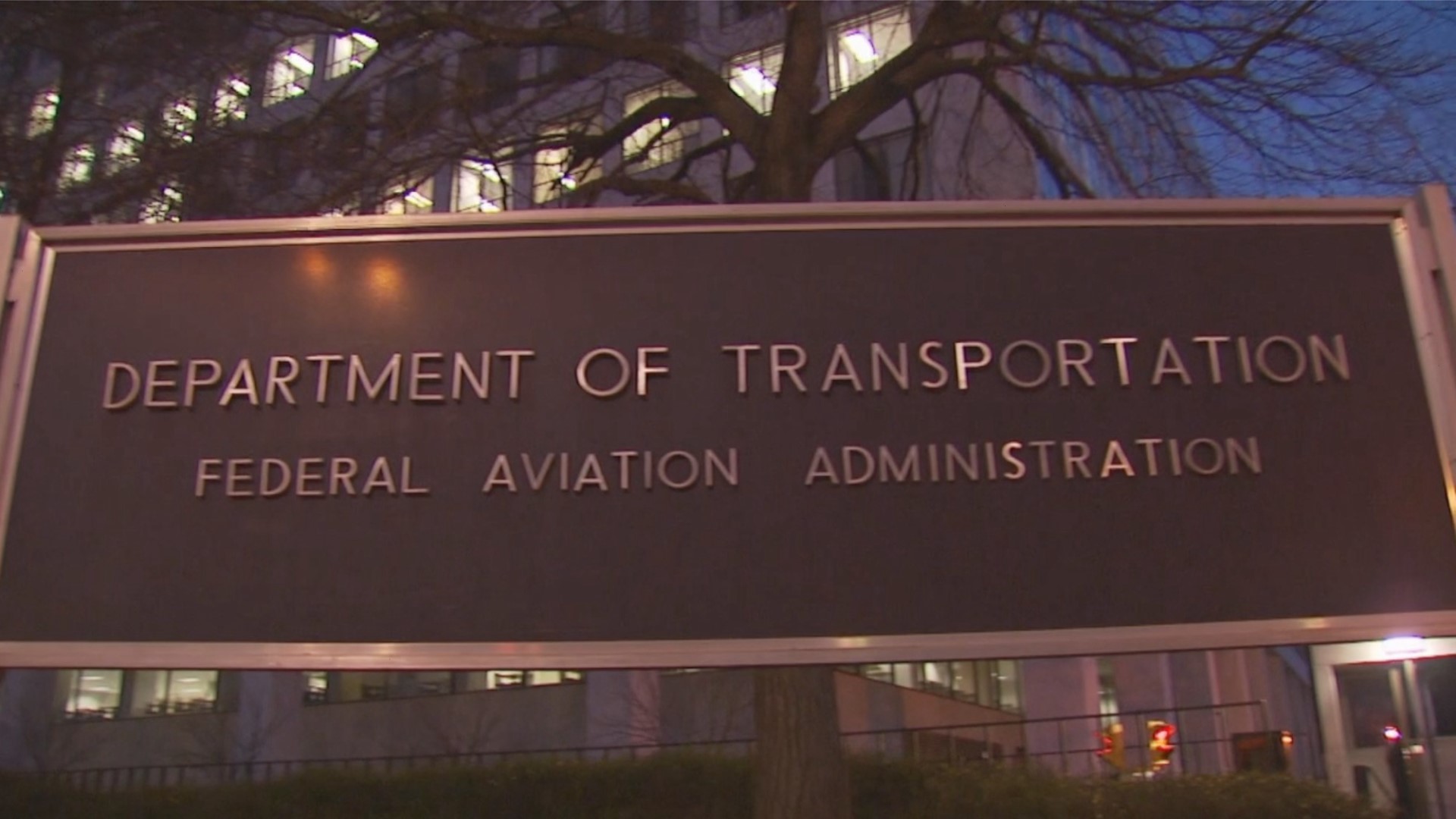 Veuer's Lenneia Batiste has the latest on the FAA's recent warning to unruly passengers.