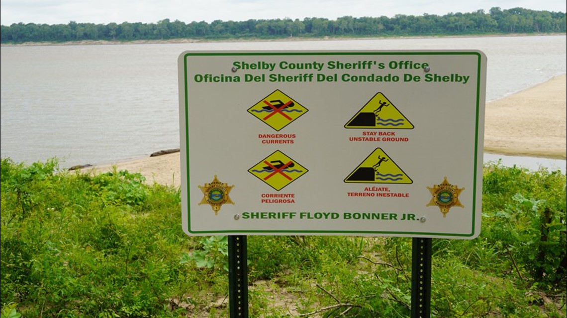 New signs warn of drowning dangers in Mississippi River