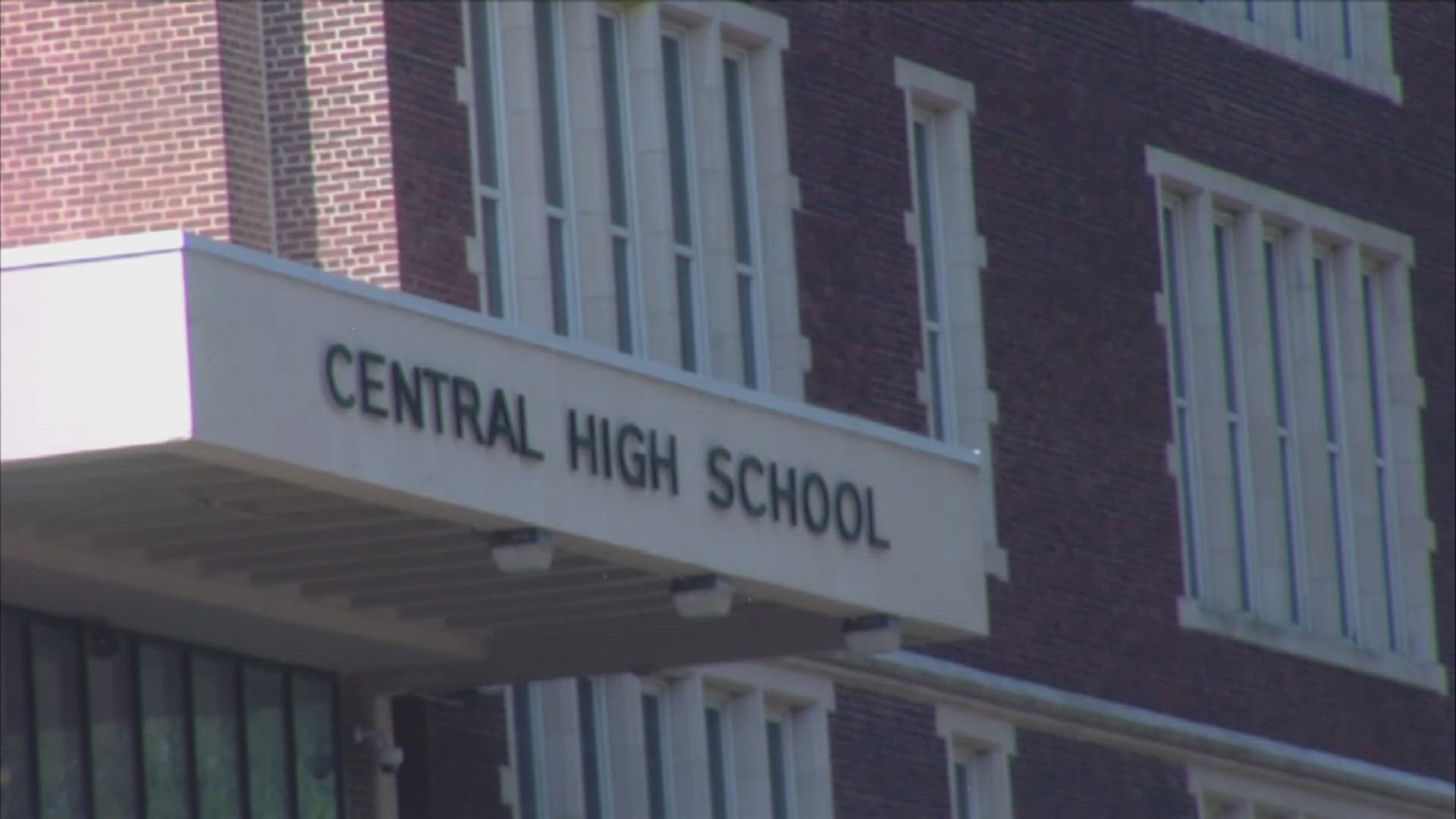 Student collapses at Central High, her mother says the facilities are