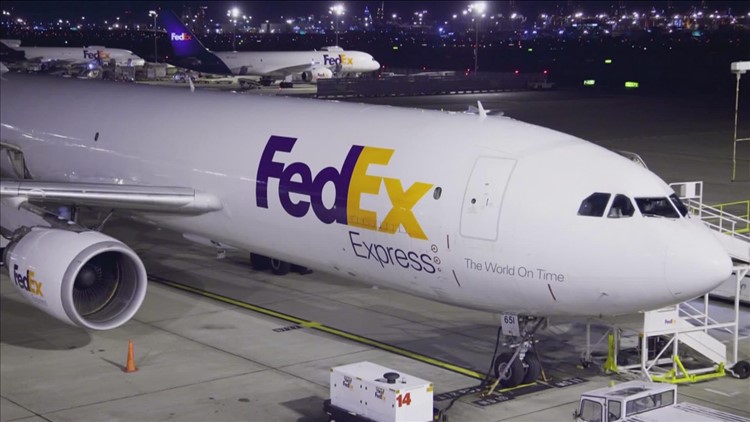 FedEx pilots picket over frustration about contract negotiations