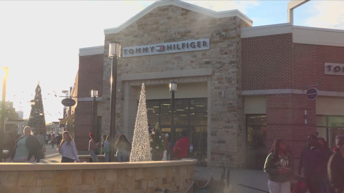 Holiday spending surge: shoppers expected to spend over $900 each this season | localmemphis.com