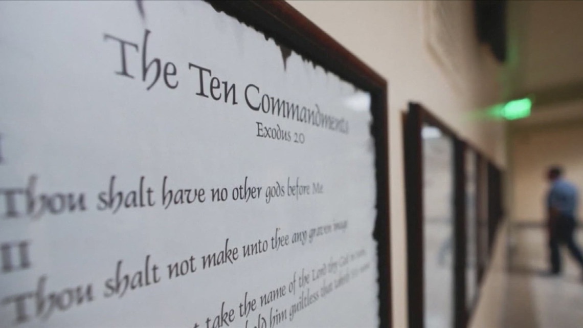 Tennessee bill allowing ten commandments displays in schools passes House