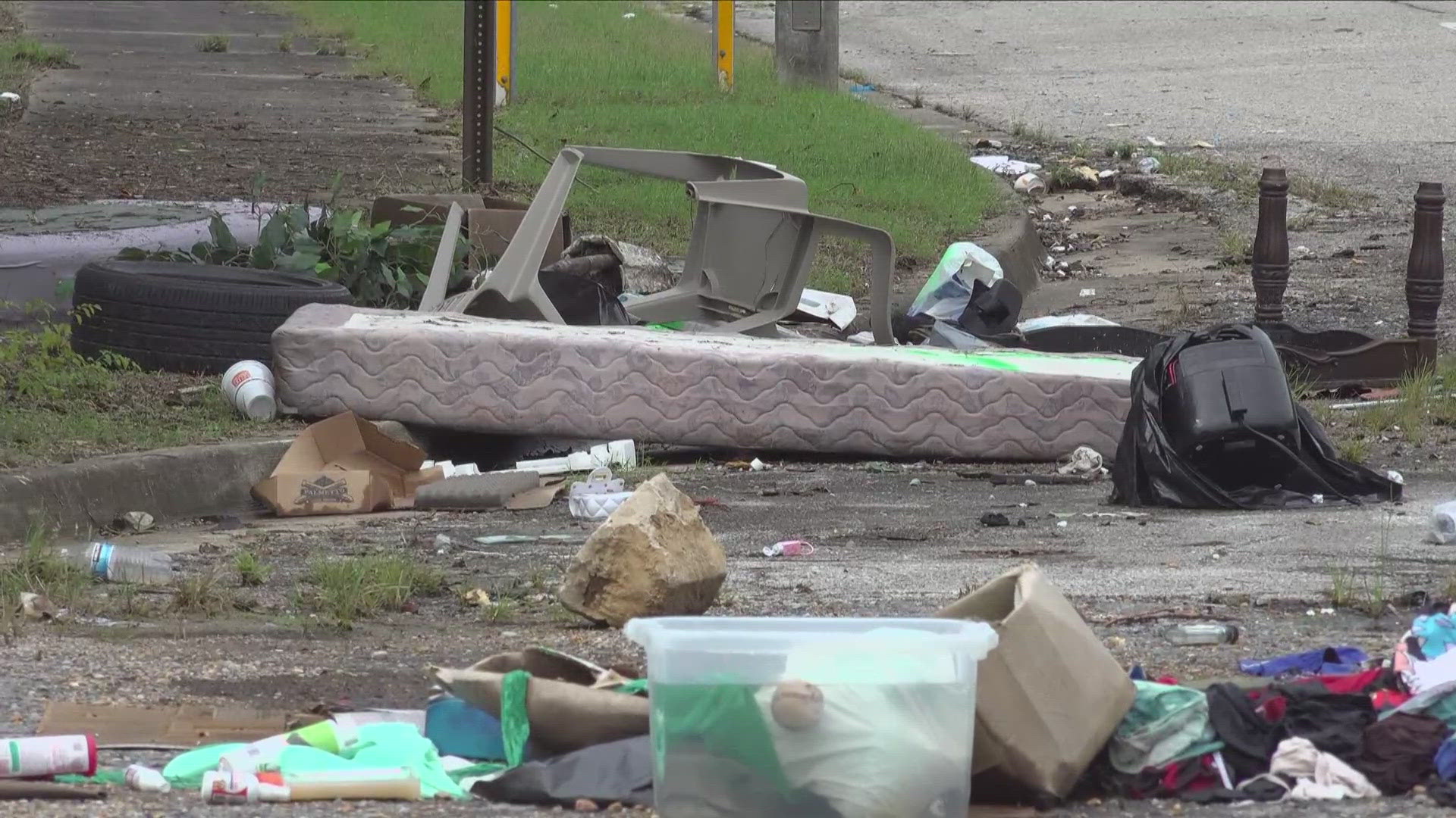 ABC24's Scott Madaus investigates the blight problem at the intersection of Tchulahoma and Raines.