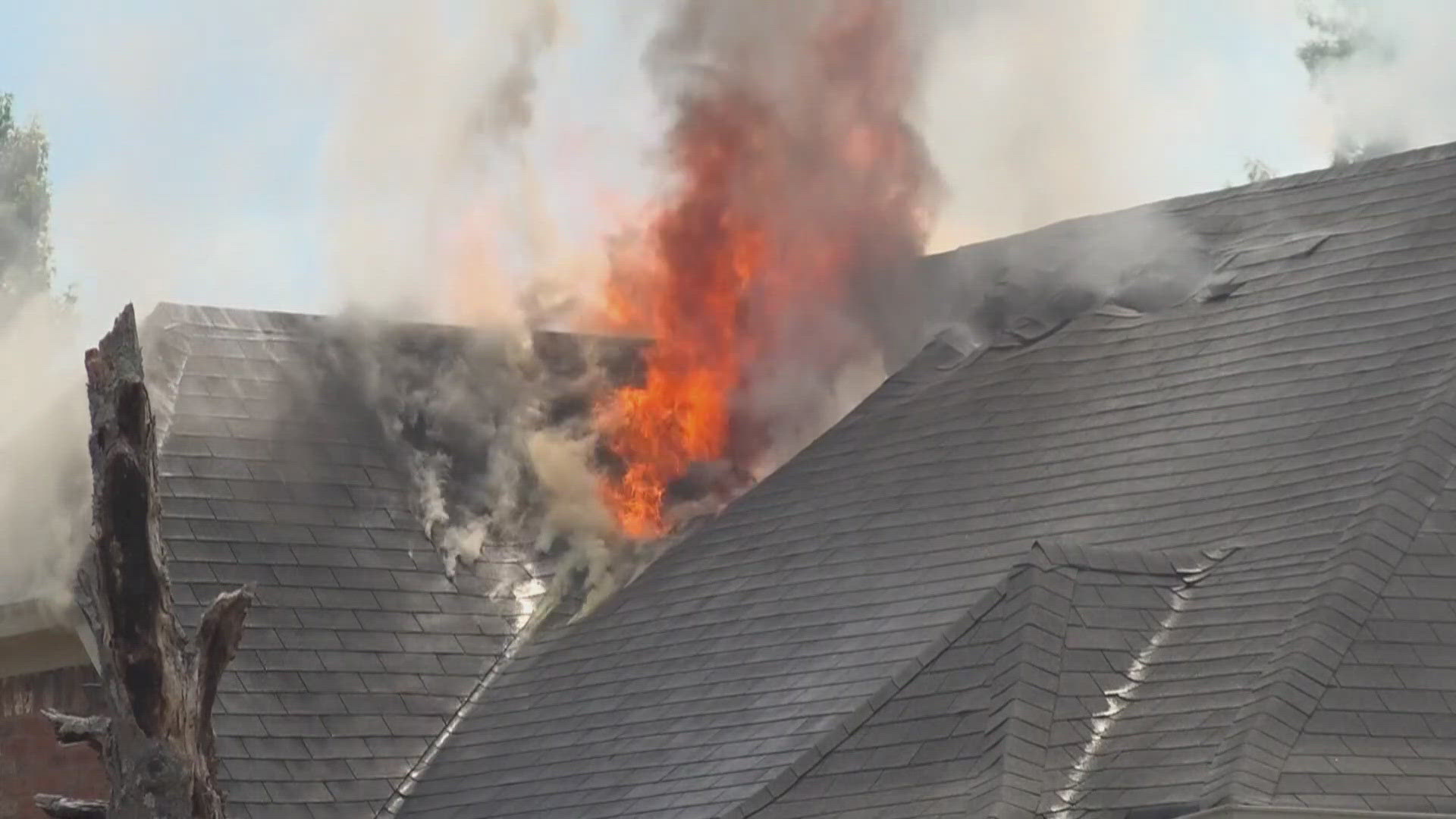 House fire breaks out in southeast Memphis on Germantown Road ...