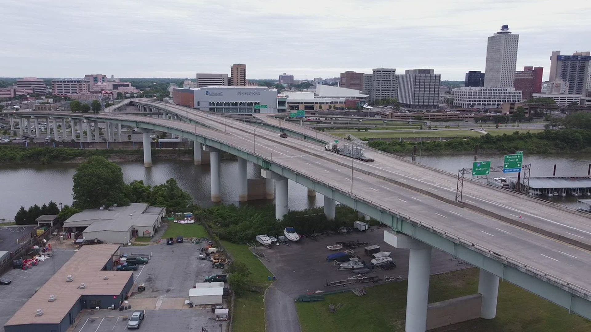 Bridge over Mississippi River at Memphis closed after routine inspection finds crack.