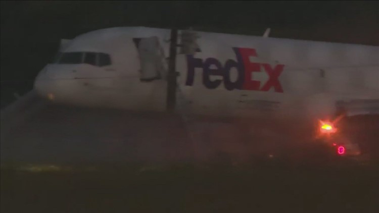 3 people safe after FedEx plane headed to Memphis forced to crash land in Chattanooga