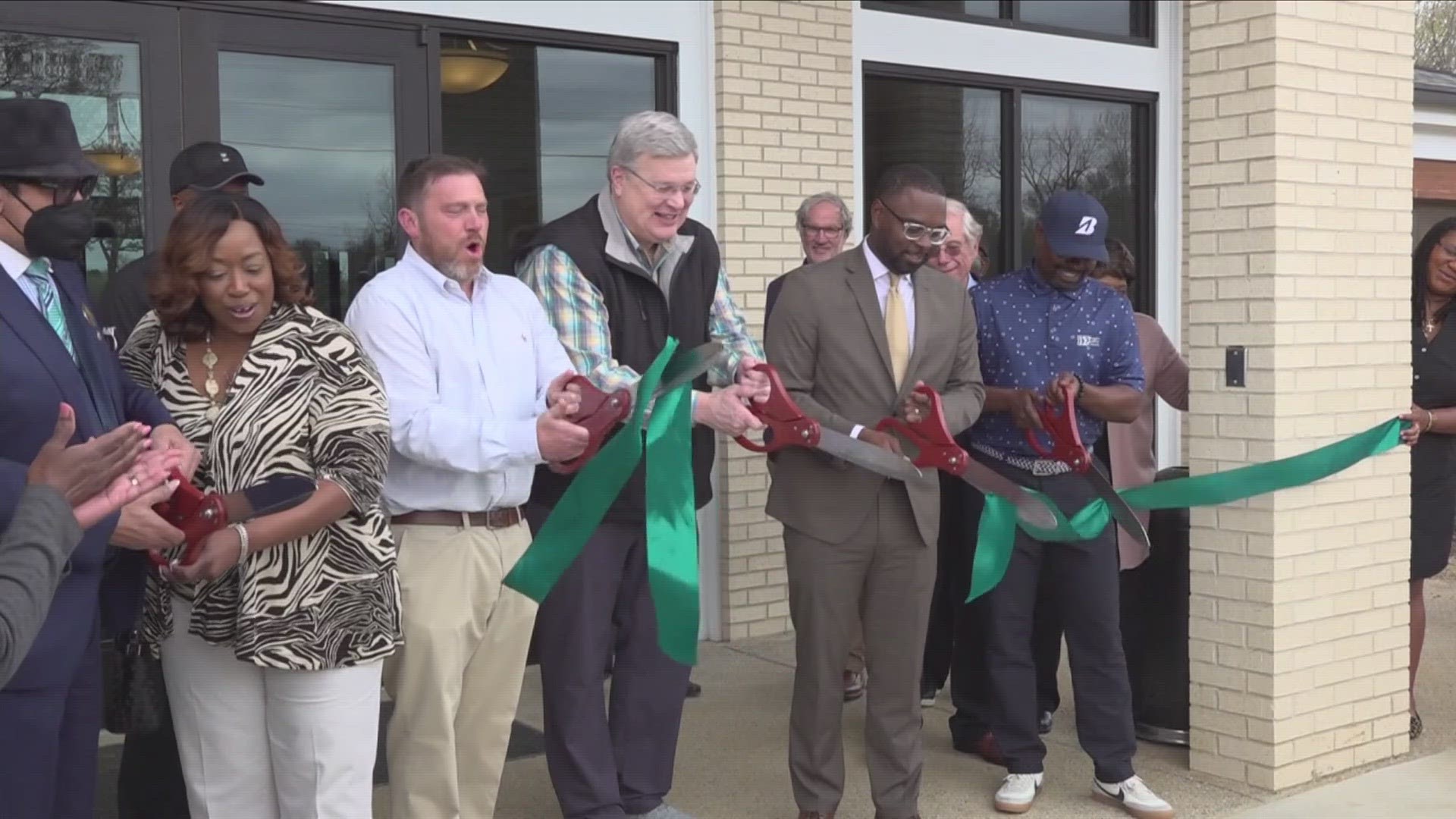 Community golf course celebrates ribbon-cutting in South Memphis ...