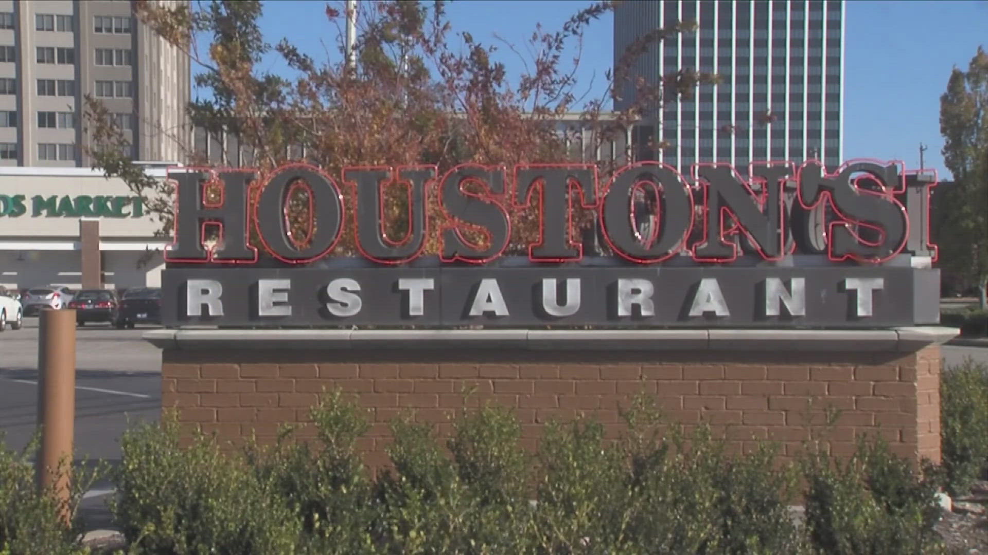 Investor Darrell horn and his group want to take over Houston's as quickly as possible and keep employees paid through the holidays.