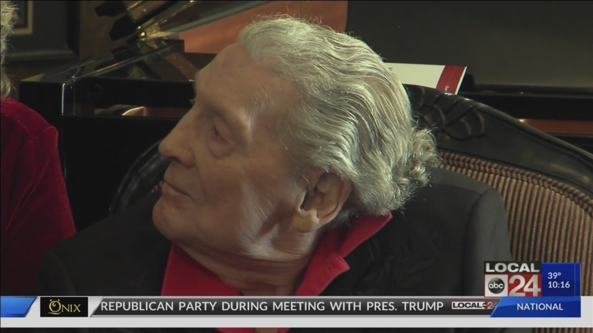 Jerry Lee Lewis receives Mississippi Country Music Trail marker