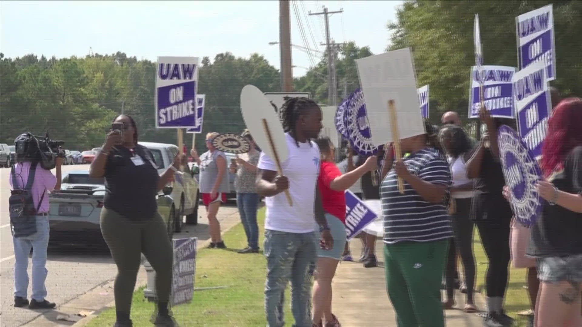 Friday, the weeklong strike against Ford, General Motors, and Stellantis spread to spread to 38 locations in 20 states.