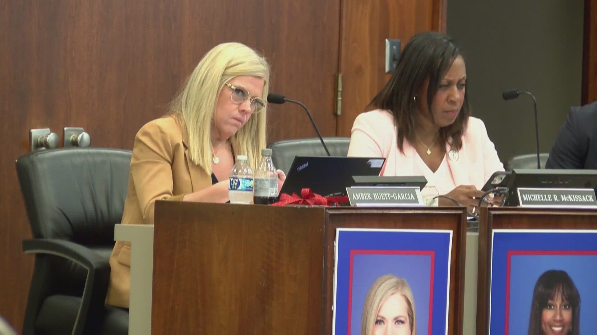 Shelby County Commission overrides mayor's veto, places all MSCS board ...