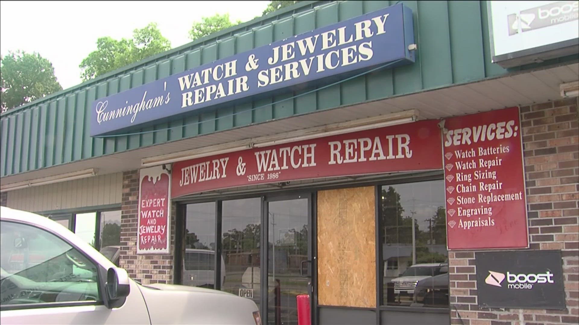 Despite Memphis Police unveiling a program to crack down on smash and grab burglaries, two more stores became victims Monday.